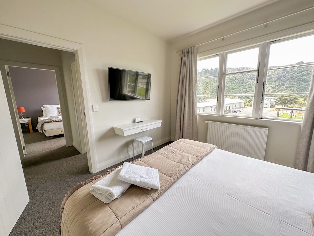 2-Bed Stonewall Studio