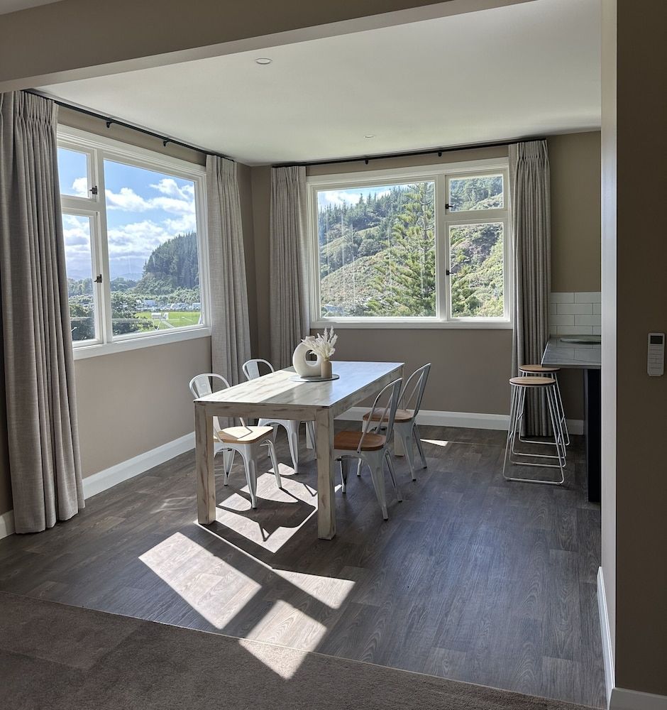 Silverstream Retreat Homestead 3 Bedroom 10