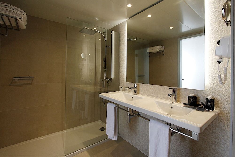 Premium Suite, Jetted Tub