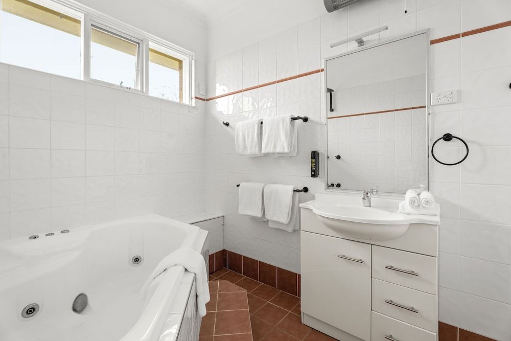 Echo Point Holiday Village Three Sisters Cottage 7