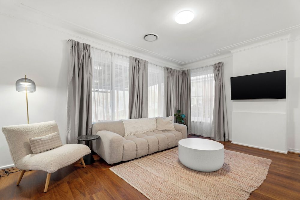 Echo Point Holiday Village Three Sisters Cottage 9