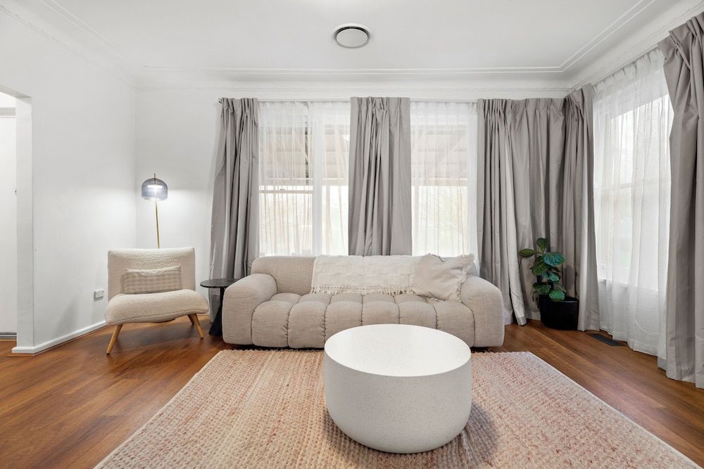 Echo Point Holiday Village Three Sisters Cottage 4