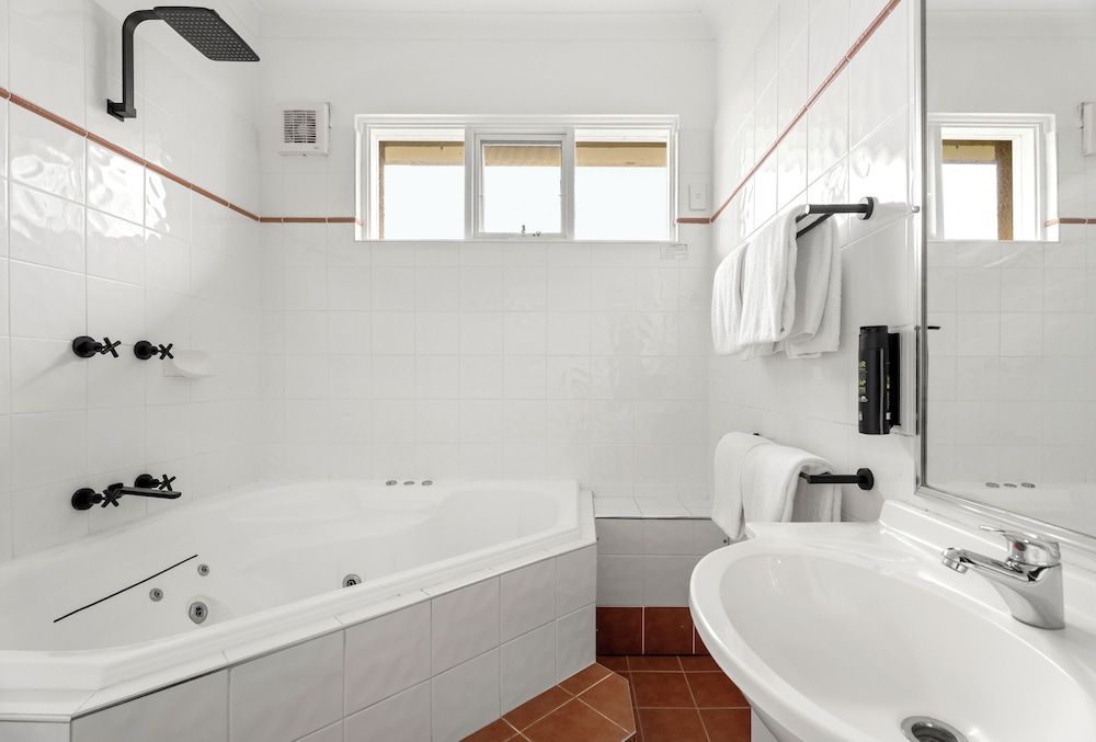 Echo Point Holiday Village Three Sisters Cottage 6