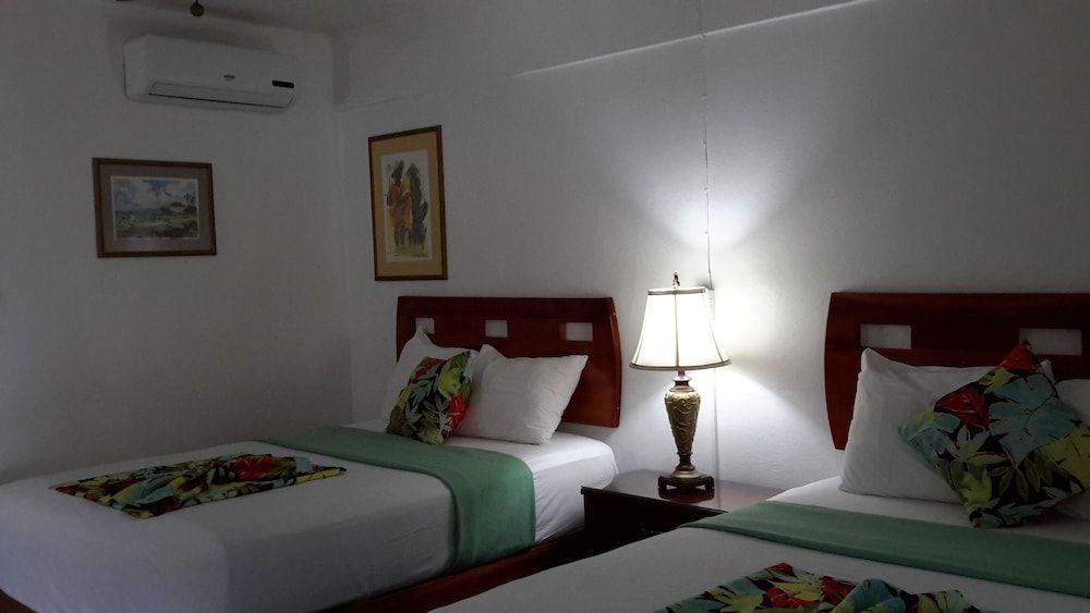 Hibiscus Lodge Triple Room 3