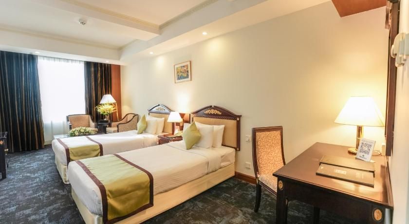 undefined Hotel Sarina 6