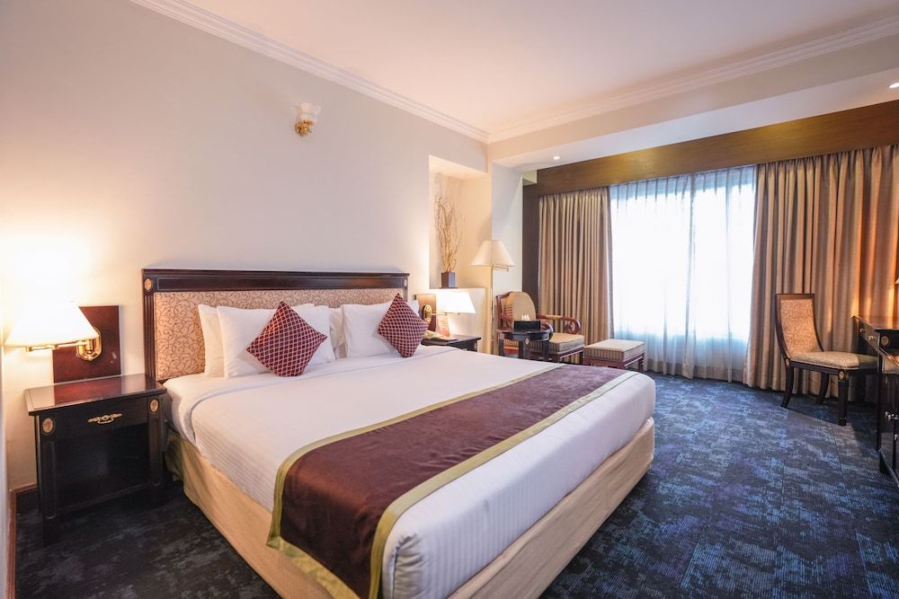 Hotel Sarina Deluxe Room 6