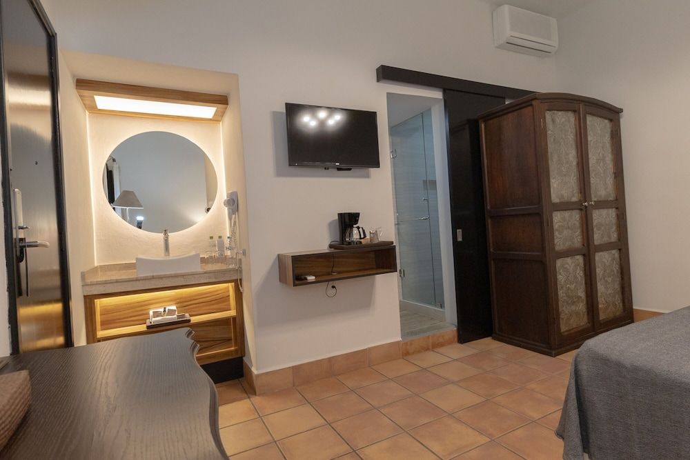 Hotel Boutique Naura Centro Standard Room, 1 King Bed (Interior) 7