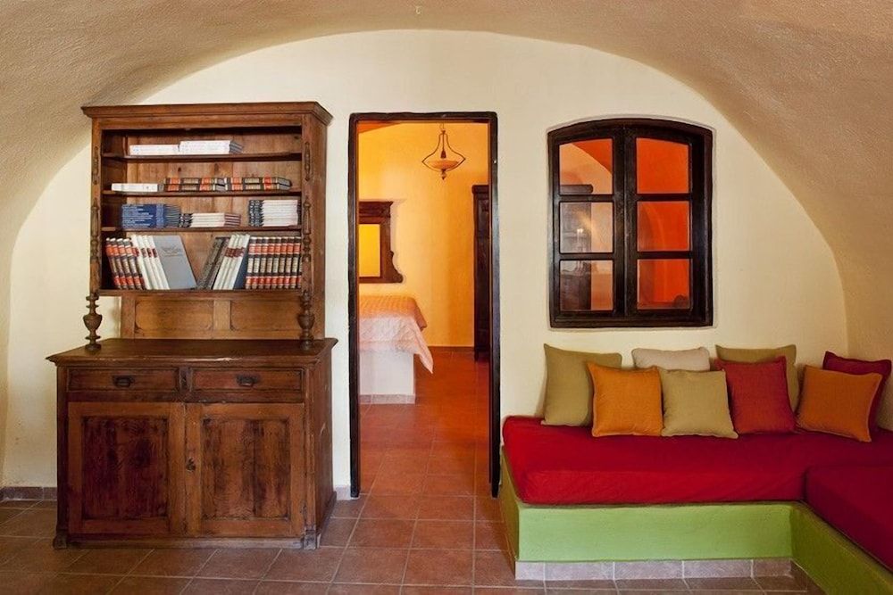 undefined Lava Suites and Lounge 10