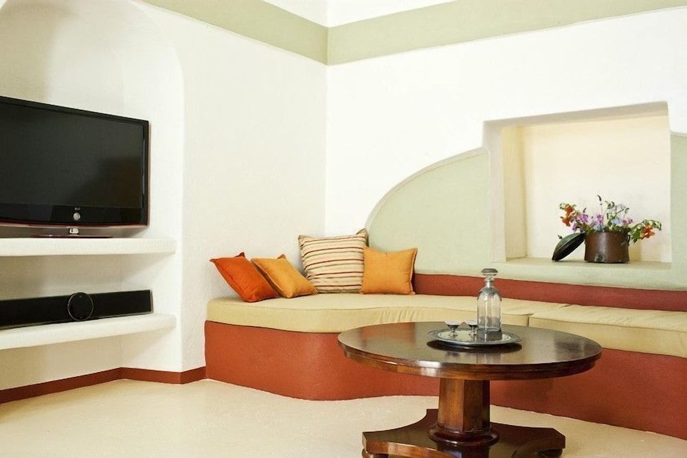 undefined Lava Suites and Lounge 2