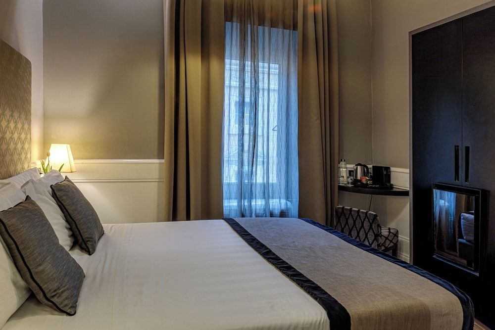 undefined The Independent Suites 6
