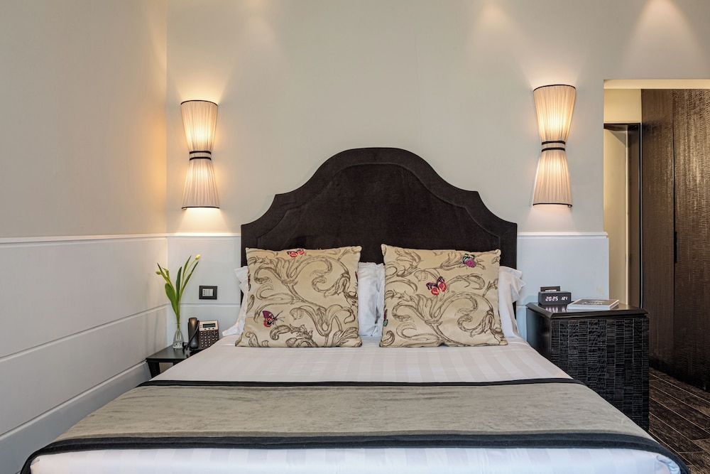 undefined The Independent Suites 9