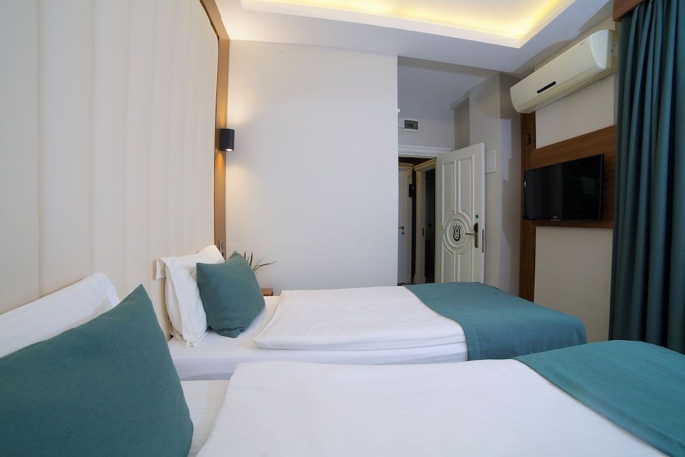 Hotel Black Tulip Economy Double Room 3