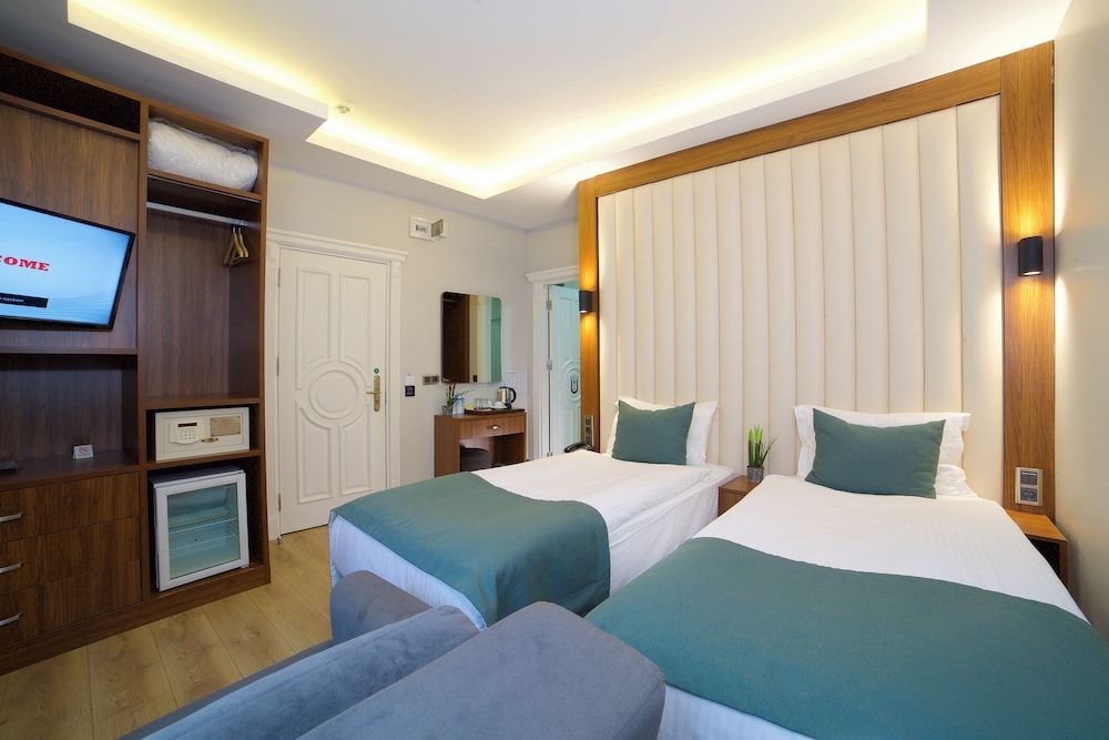 undefined Hotel Black Tulip 2