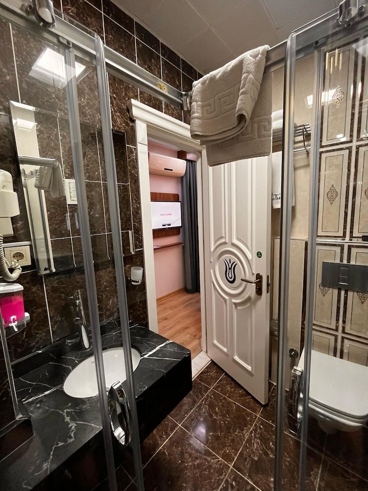 Hotel Black Tulip Economy Double Room 6