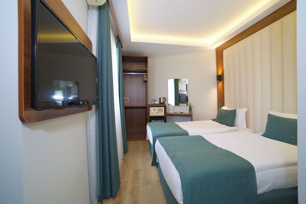 Hotel Black Tulip Economy Double Room 4