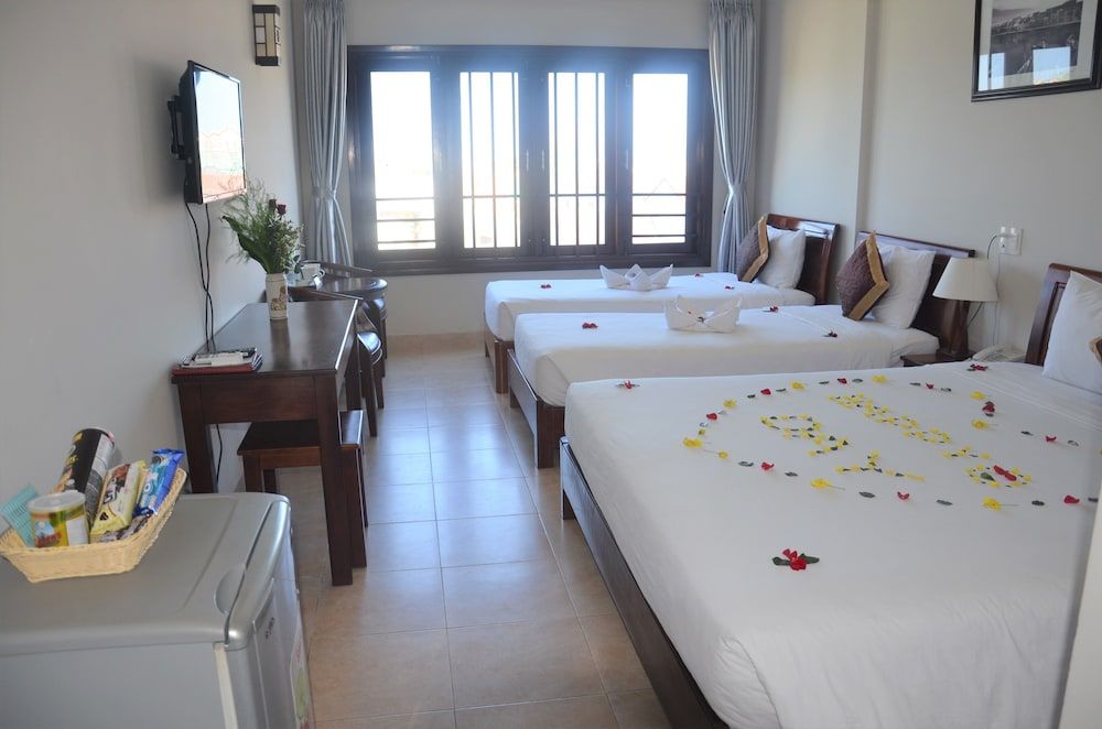 undefined Sunshine Hotel 3