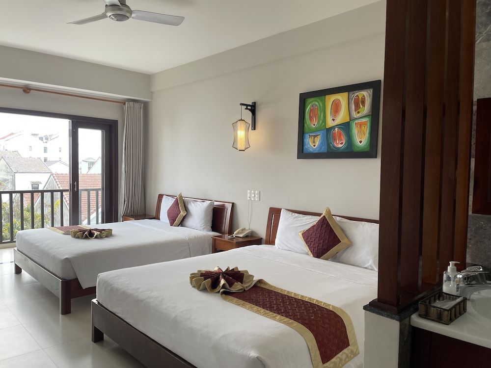 undefined Sunshine Hotel 2