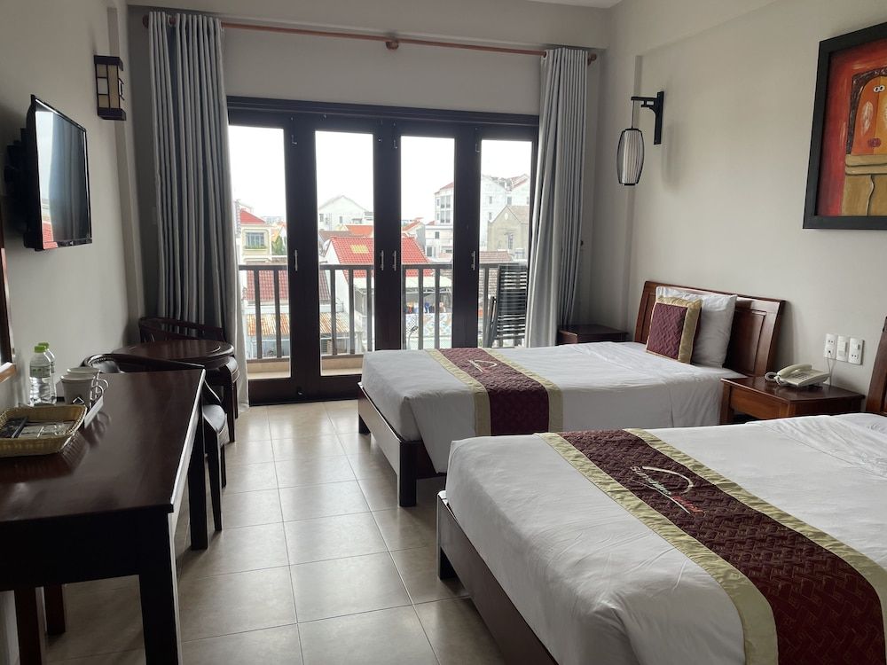 undefined Sunshine Hotel