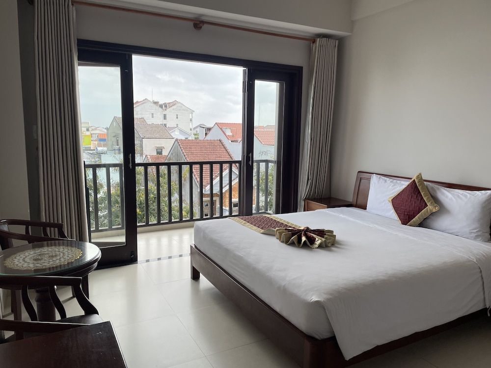 undefined Sunshine Hotel 5