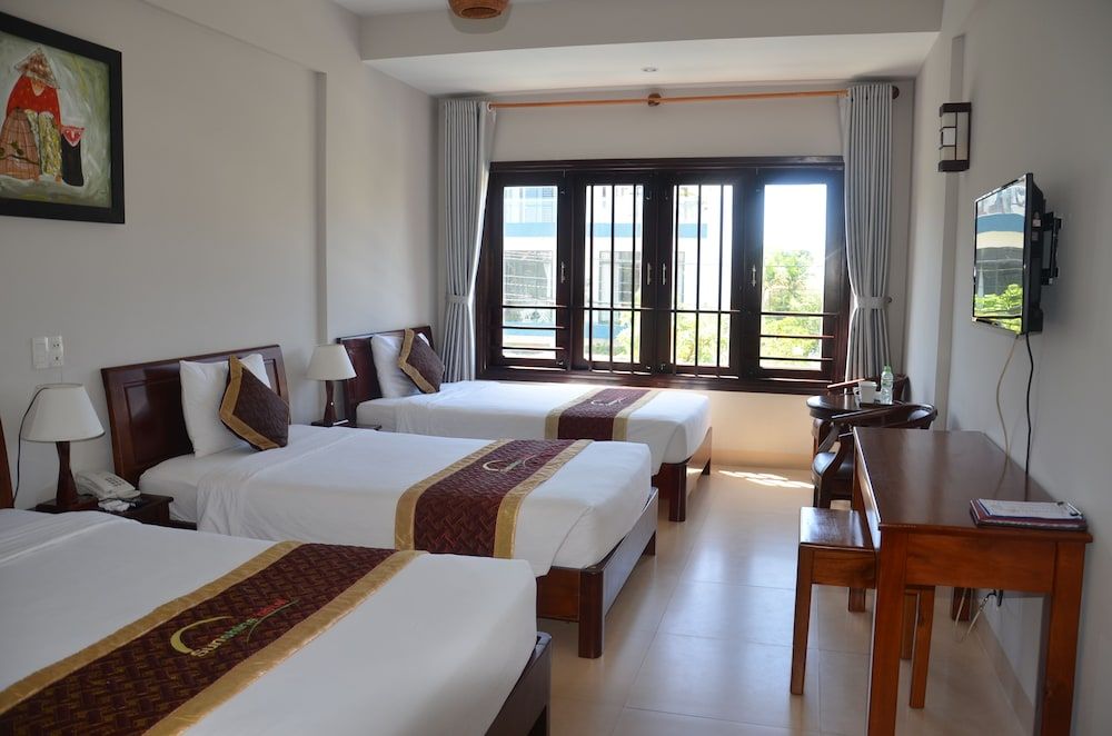 undefined Sunshine Hotel 4