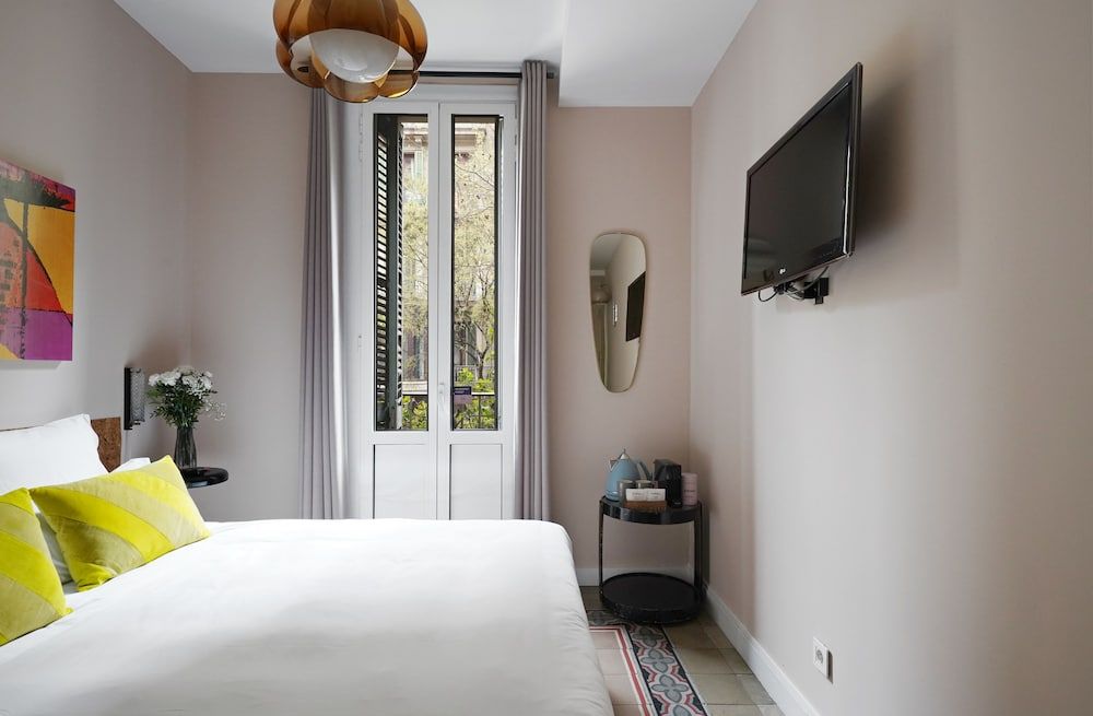Numa Barcelona Roca Small Room 4