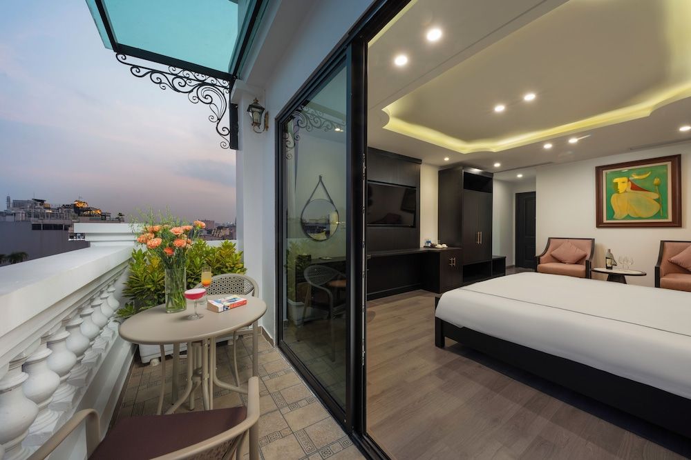 Suite, Balcony, City View