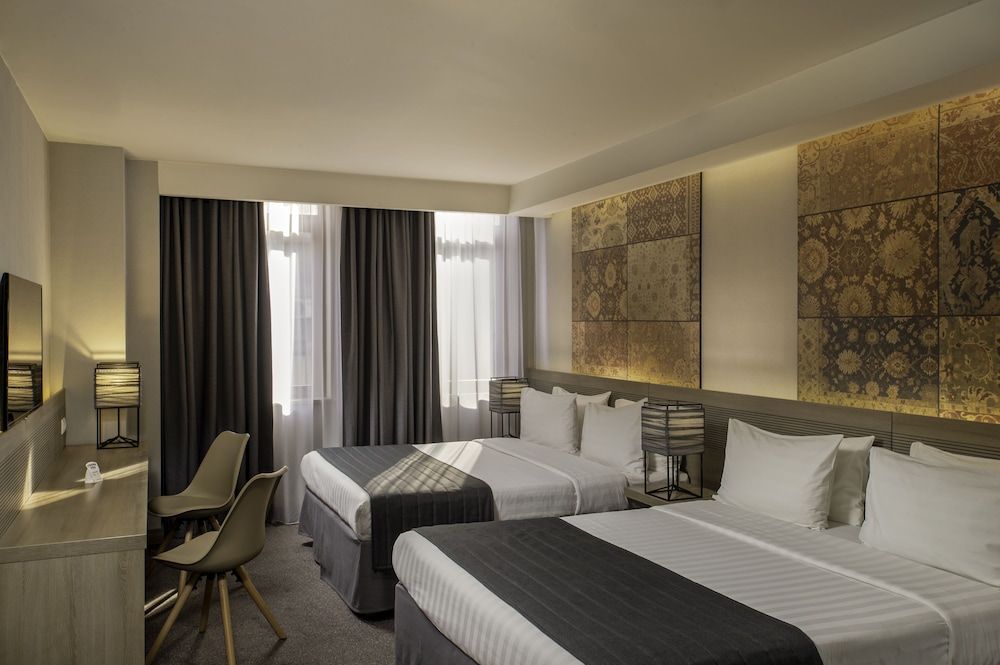 Republica Hotel Yerevan Deluxe Quadruple Room 2