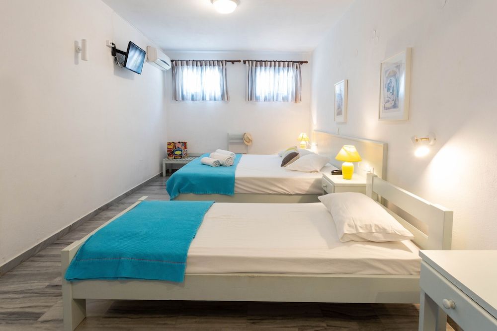 Economy Room (Semi Basement)