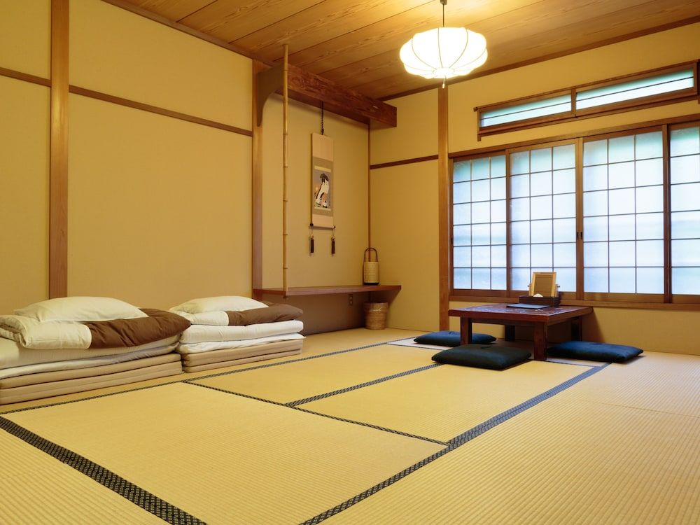 Gion Ryokan Q-beh - Hostel Japanese-Style Room ( Garden View ) with Shared Bathroom