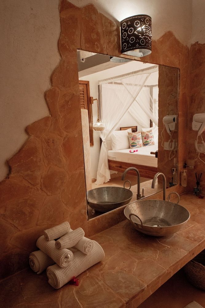 Mvuvi Boutique Resort Signature Triple Room, Sea View 4