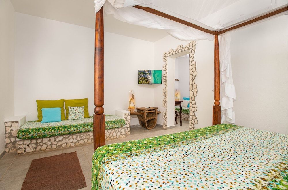 Mvuvi Boutique Resort Superior Quadruple Room 2