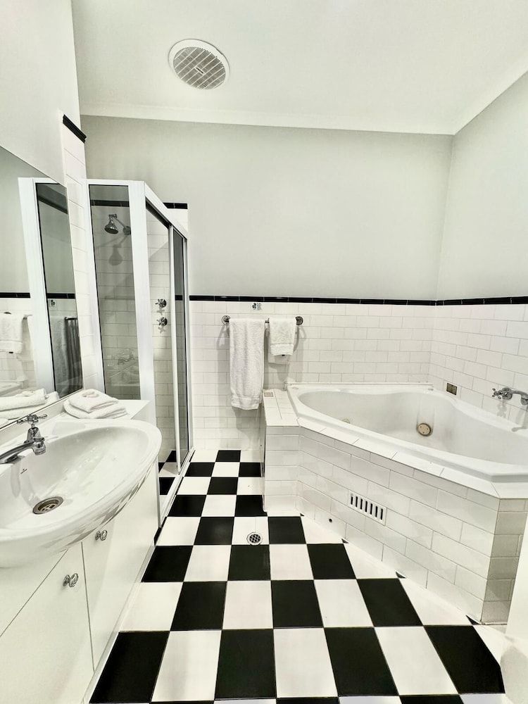 St Francis Winery Spa Suite