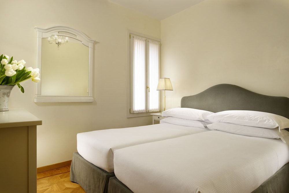 undefined Hotel L'Orologio Venezia 3