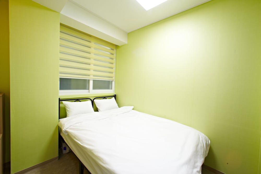 Rainbow Hotel Myeongdong Double Room 2