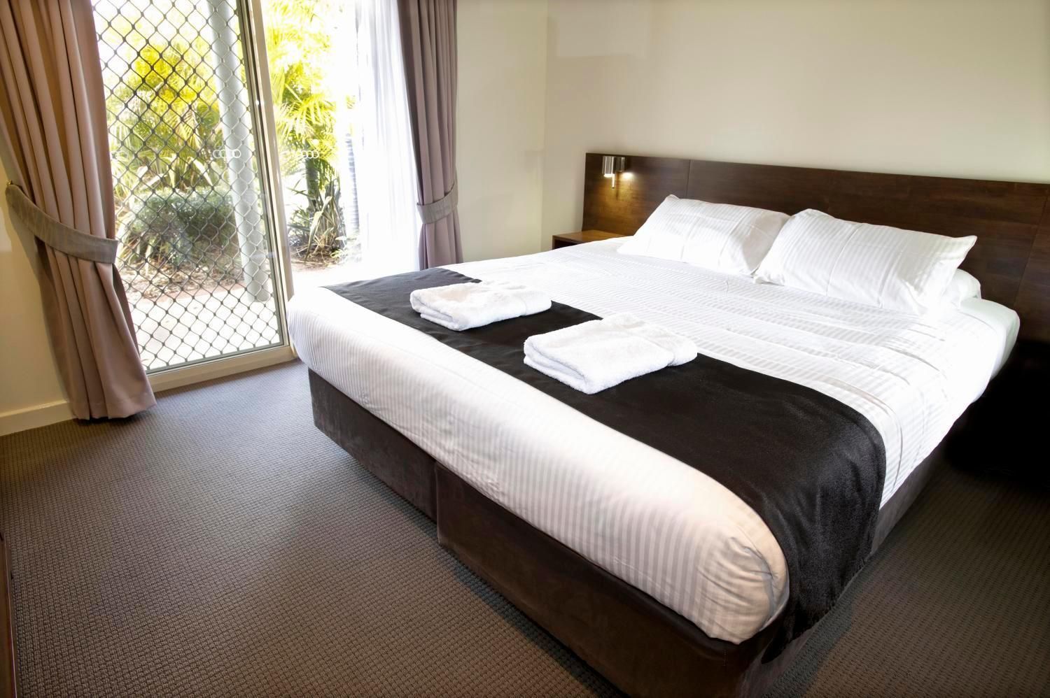 1 Bedroom Apartment 1 King Bed