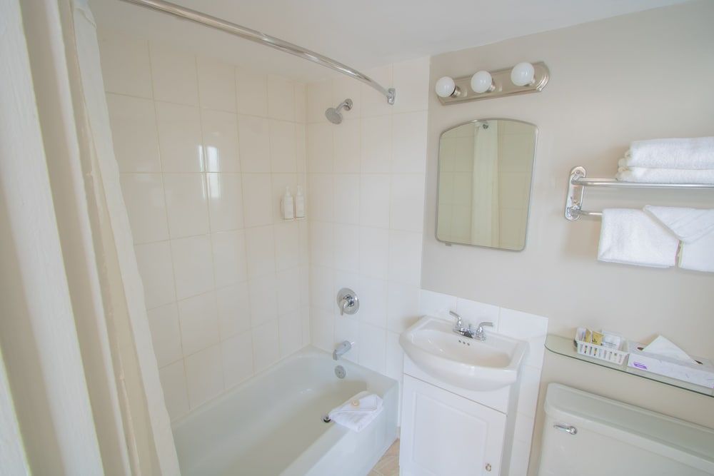 Scott's Inn and Suites Standard Room, 1 Queen Bed 6