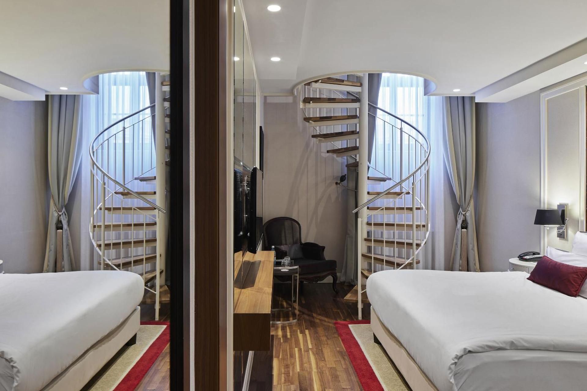 Titanic Duplex Suite