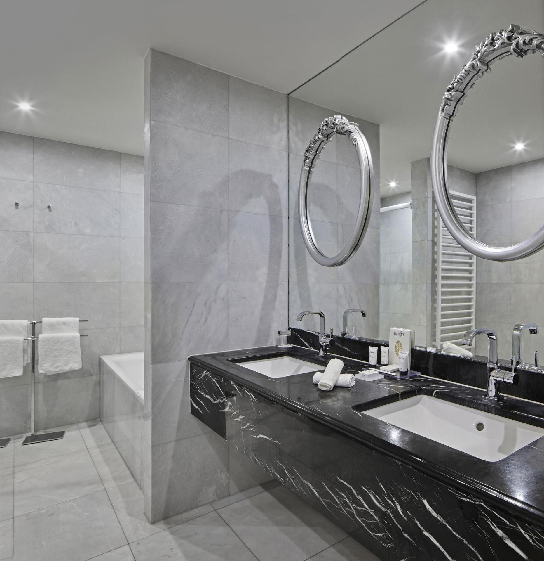 undefined TITANIC Gendarmenmarkt Berlin 8