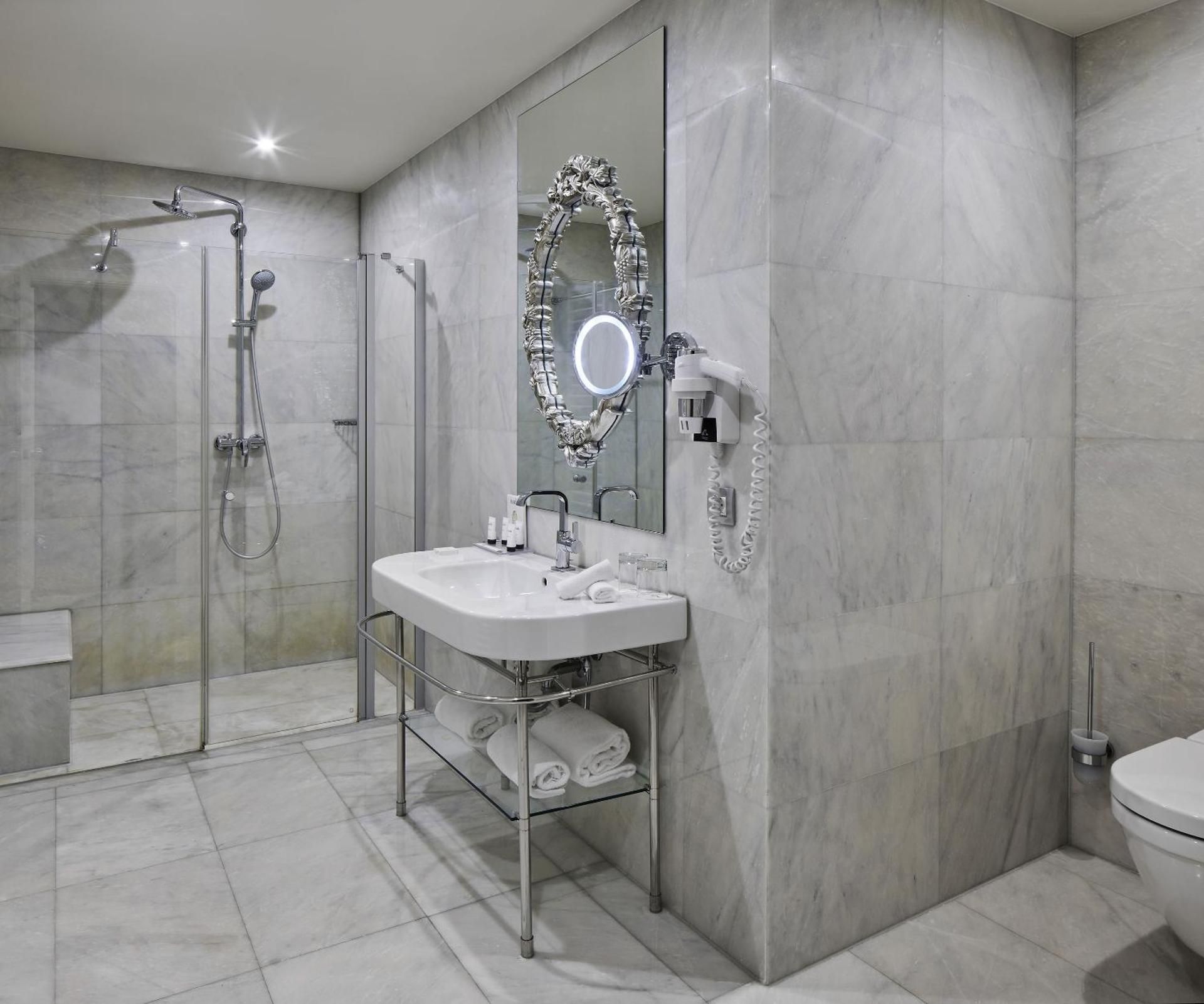 undefined TITANIC Gendarmenmarkt Berlin 5