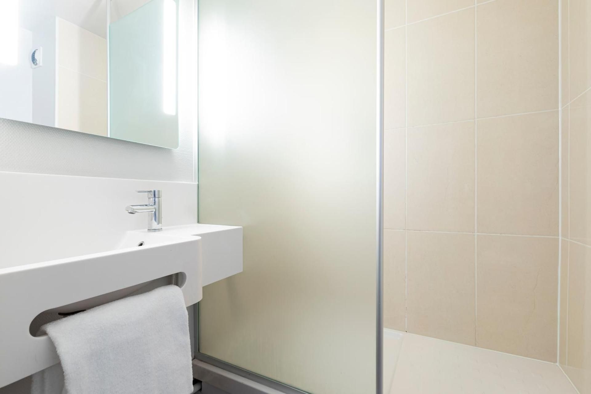 B&B HOTEL Lyon Centre Monplaisir Double Room 3