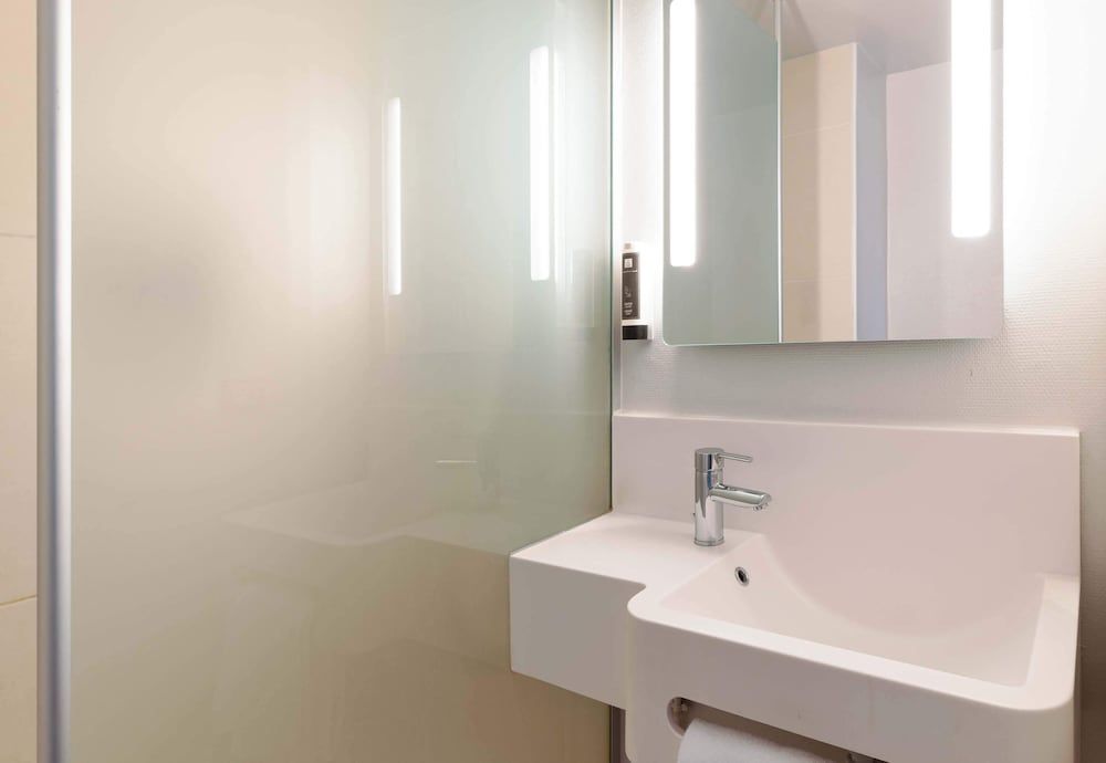 undefined B&B HOTEL Lyon Centre Monplaisir 9