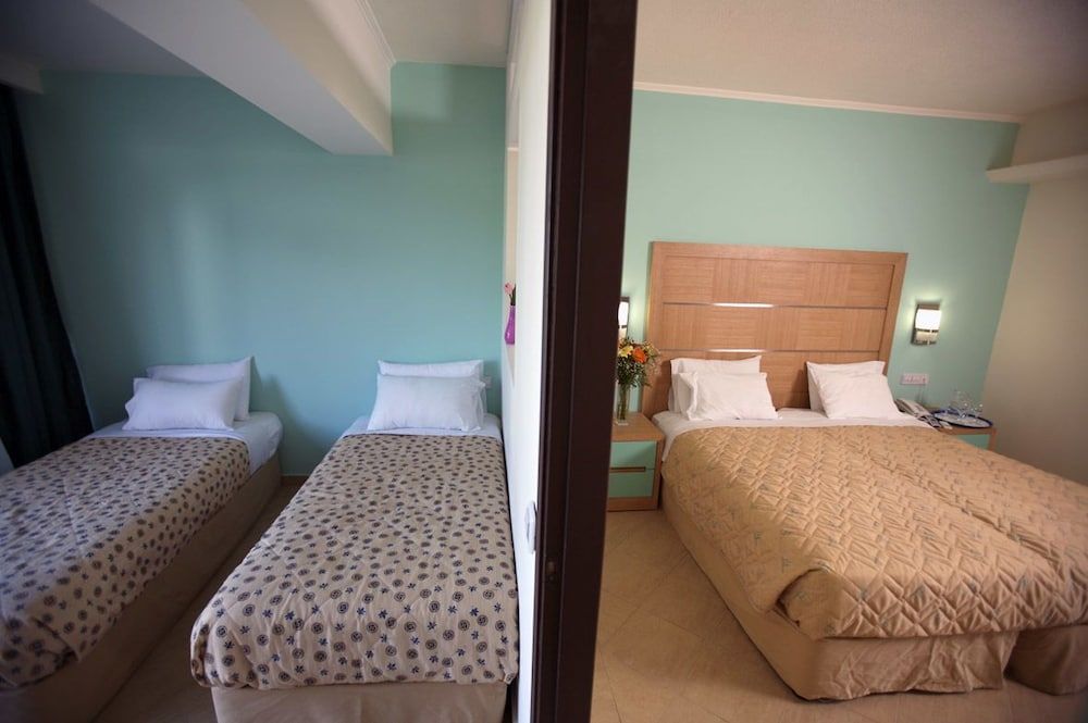 Family Room (4 Adults)