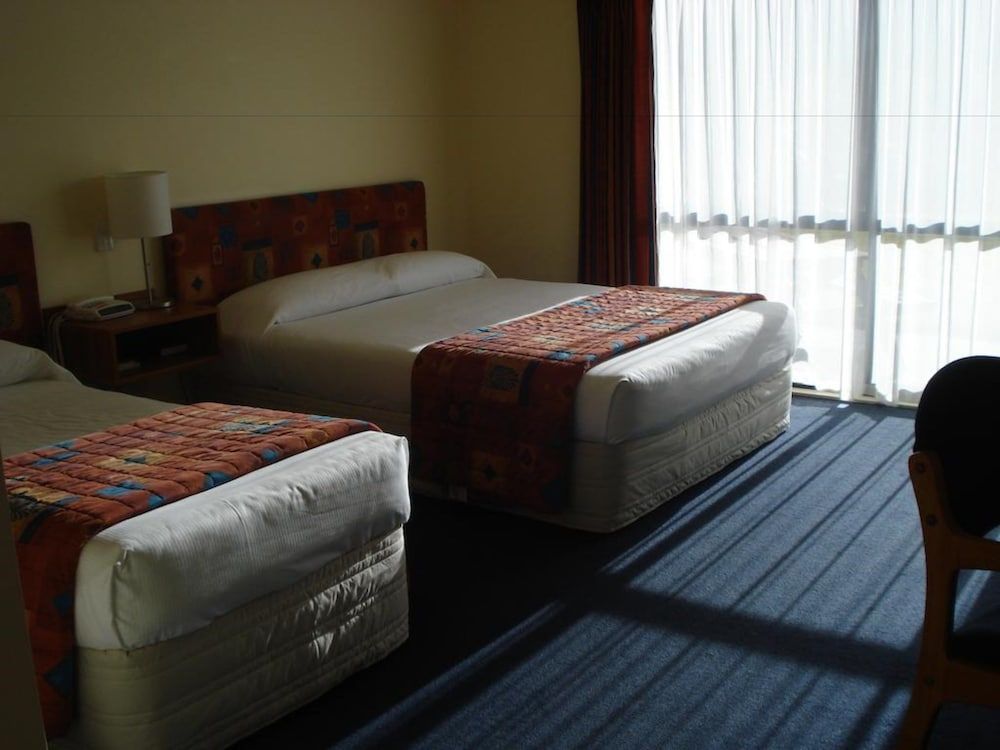 The Peaks Motor Inn Studio, Multiple Beds, Kitchenette, Ground Floor 3