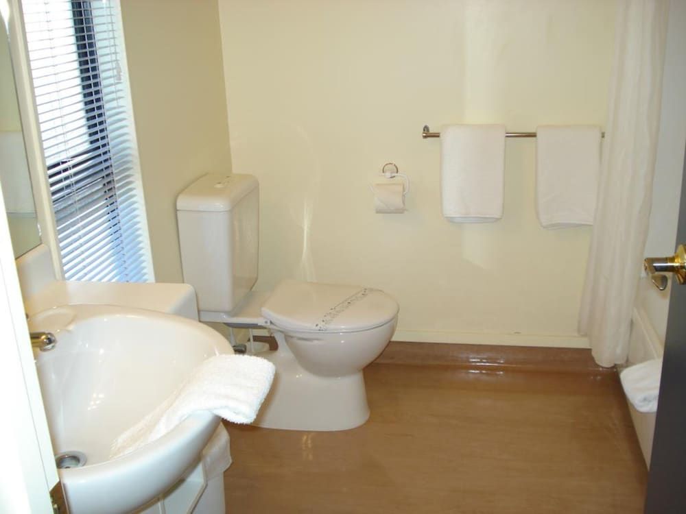 The Peaks Motor Inn Studio, Multiple Beds, Kitchenette, Ground Floor 7