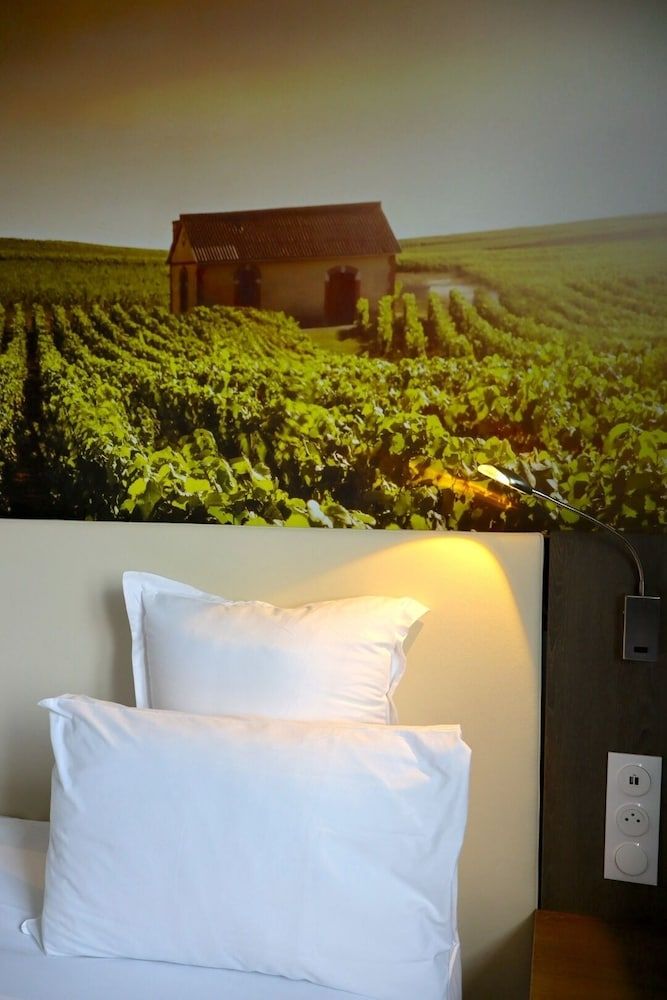 Classic Room, 1 Queen Bed, Non Smoking, Garden View