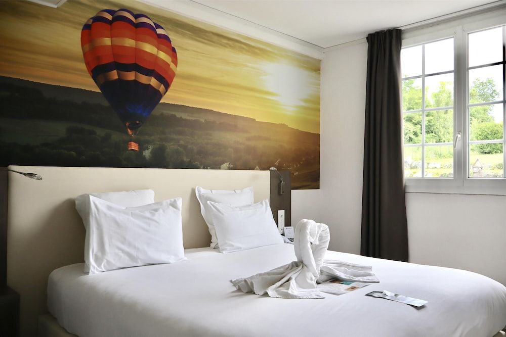 Superior Room, 1 Queen Bed, Balcony, Valley View (Larger Room)
