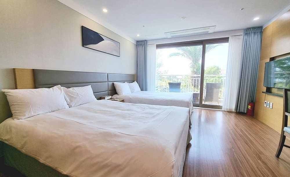 Jeju Marevo Resort Deluxe Family Double 3