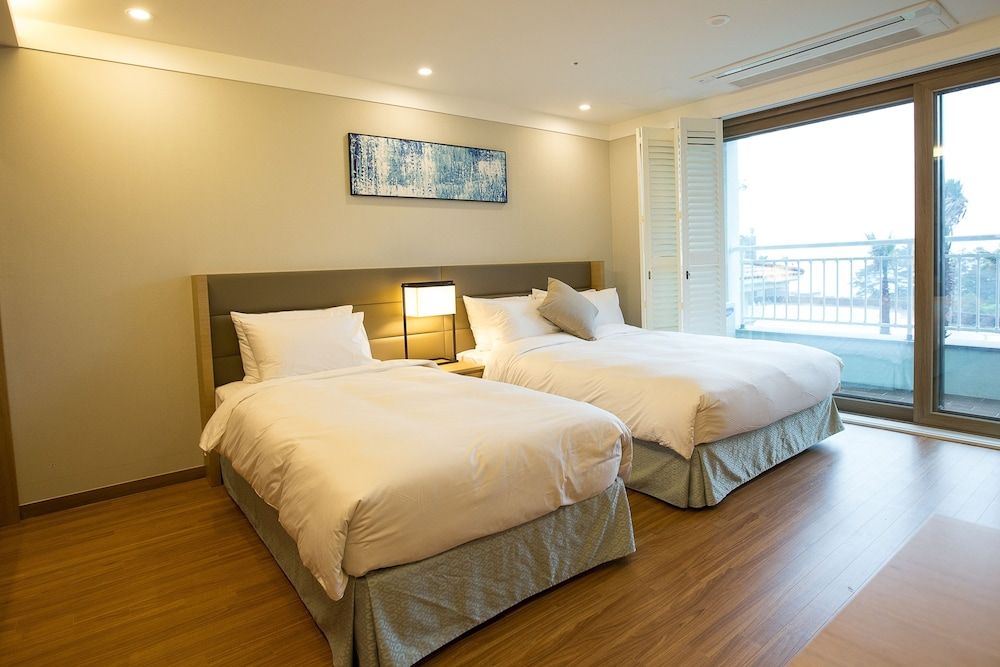 Jeju Marevo Resort Junior Suite Mountain view 7