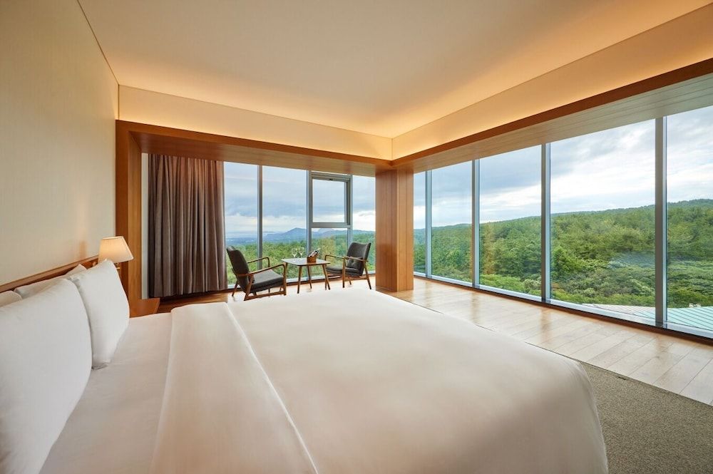 WE Hotel Jeju Deluxe Double Room + Breakfast for 2 Included 2