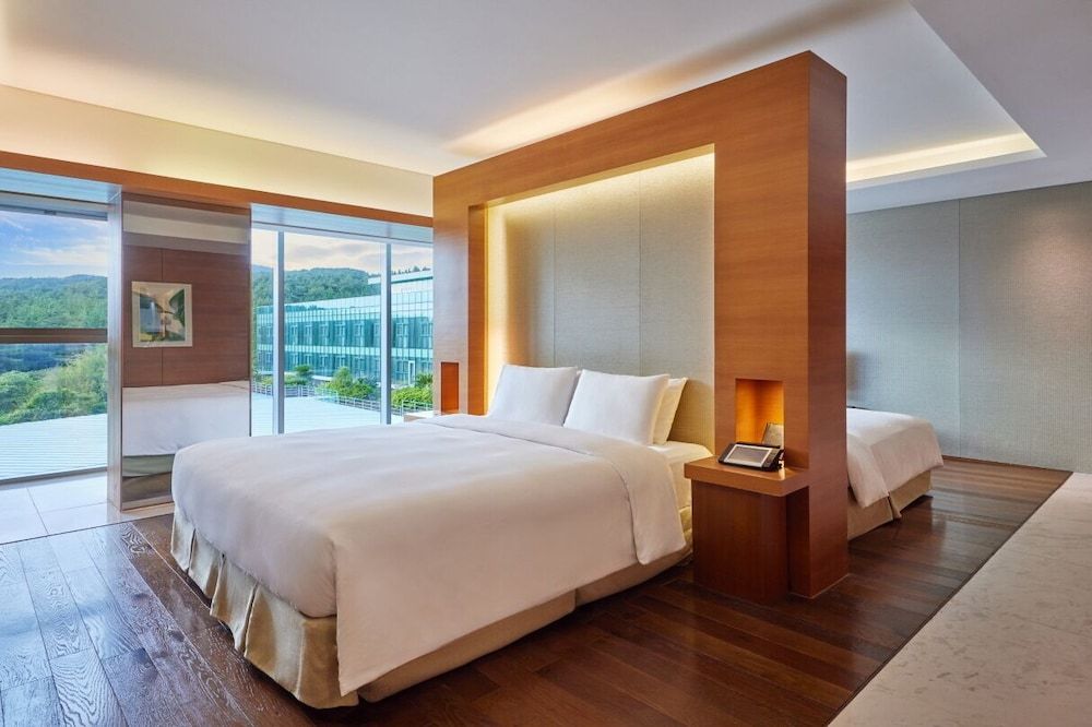 WE Hotel Jeju Parlor Suite + Breakfast for 2 2